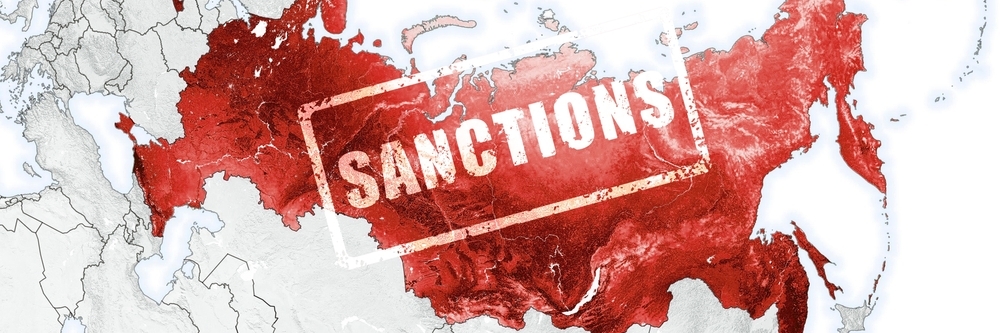 La Russie sur la carte du monde avec les frontières des pays. Sanctions de timbre sur le territoire russe. Concept de guerre en Ukraine, crise, sanctions économiques, politique, russophobie, voyages